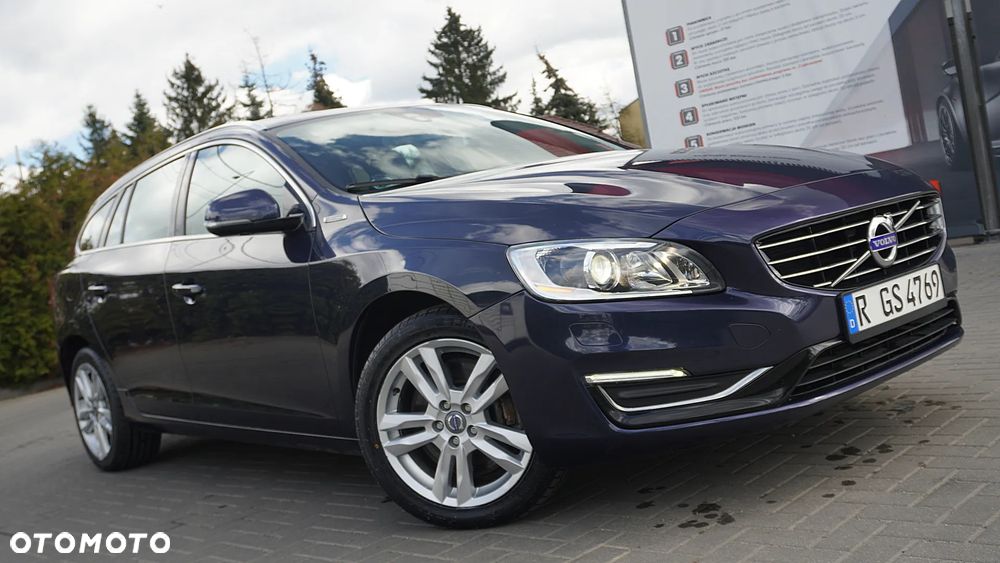 Volvo V60 D6 AWD Plug-in Hybrid Momentum - 17