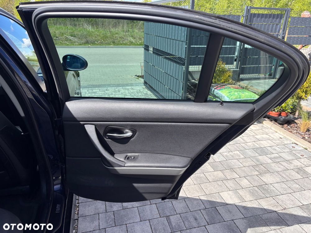 BMW Seria 3 320d DPF - 32