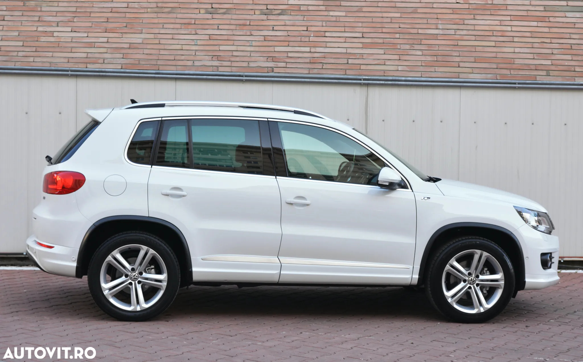 Volkswagen Tiguan 2.0 TDI DPF 4Motion BlueMotion Technology DSG Sport & Style - 24