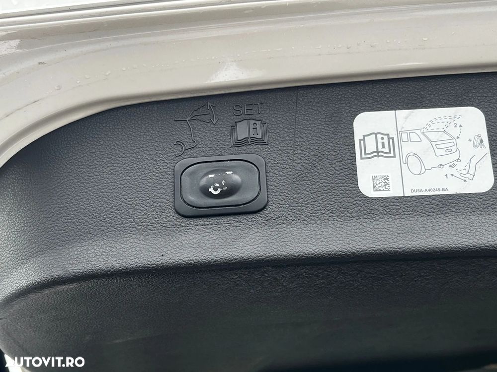 Ford Kuga - 24