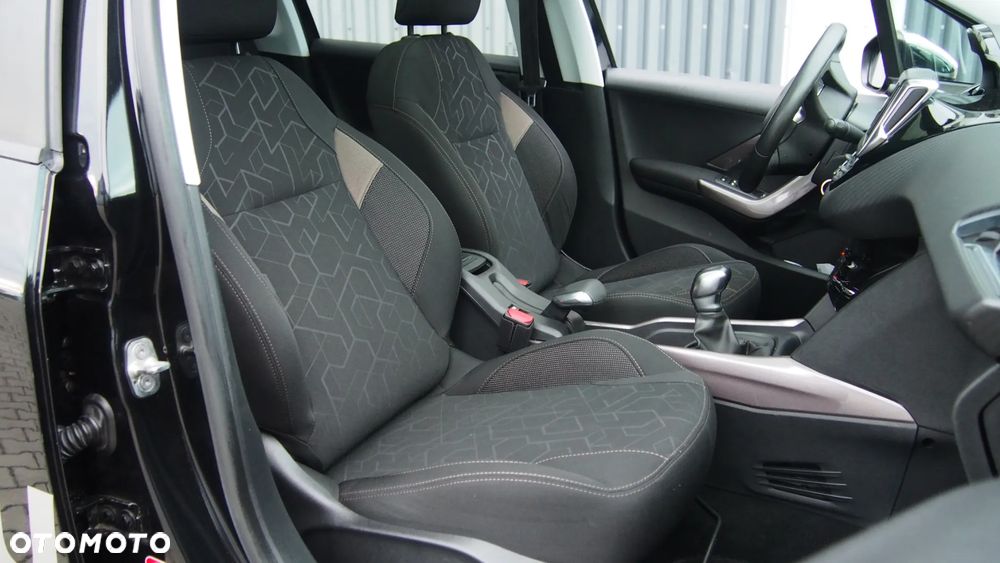 Peugeot 2008 1.2 Pure Tech Style S&S - 11