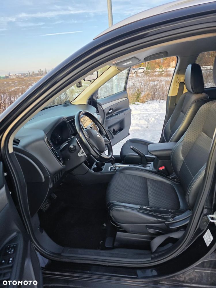 Mitsubishi Outlander 2.2 DID Instyle Navi - 11