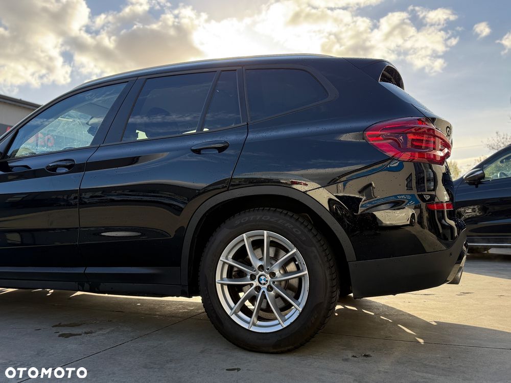 BMW X3 xDrive20i Advantage - 11