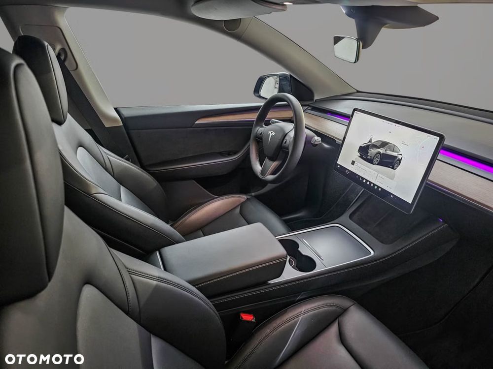 Tesla Model Y Long Range AWD - 12