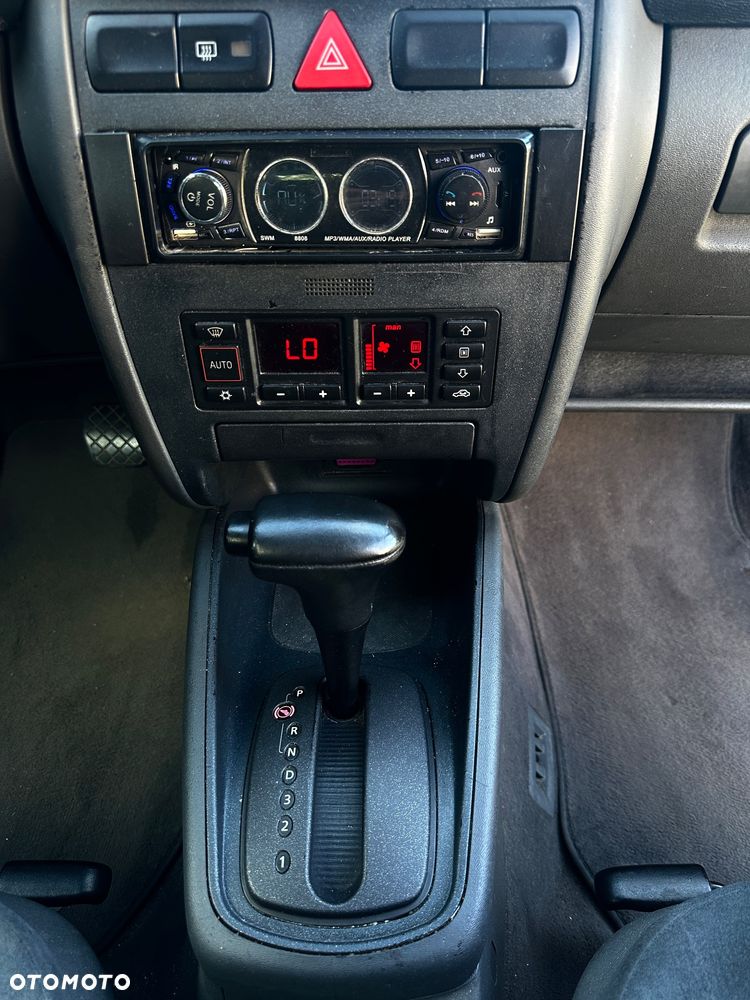 Audi A3 3-drzwiowe 1.6 Attraction - 17