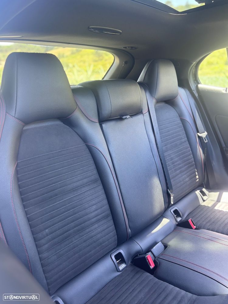 Mercedes-Benz GLA 220 d 4Matic 7G-DCT AMG Line - 13