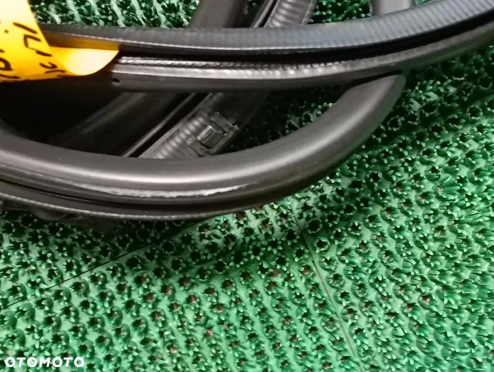 LEXUS ES gen VII od 2018r  Uszczelka Drzwi z Karoserii - 4