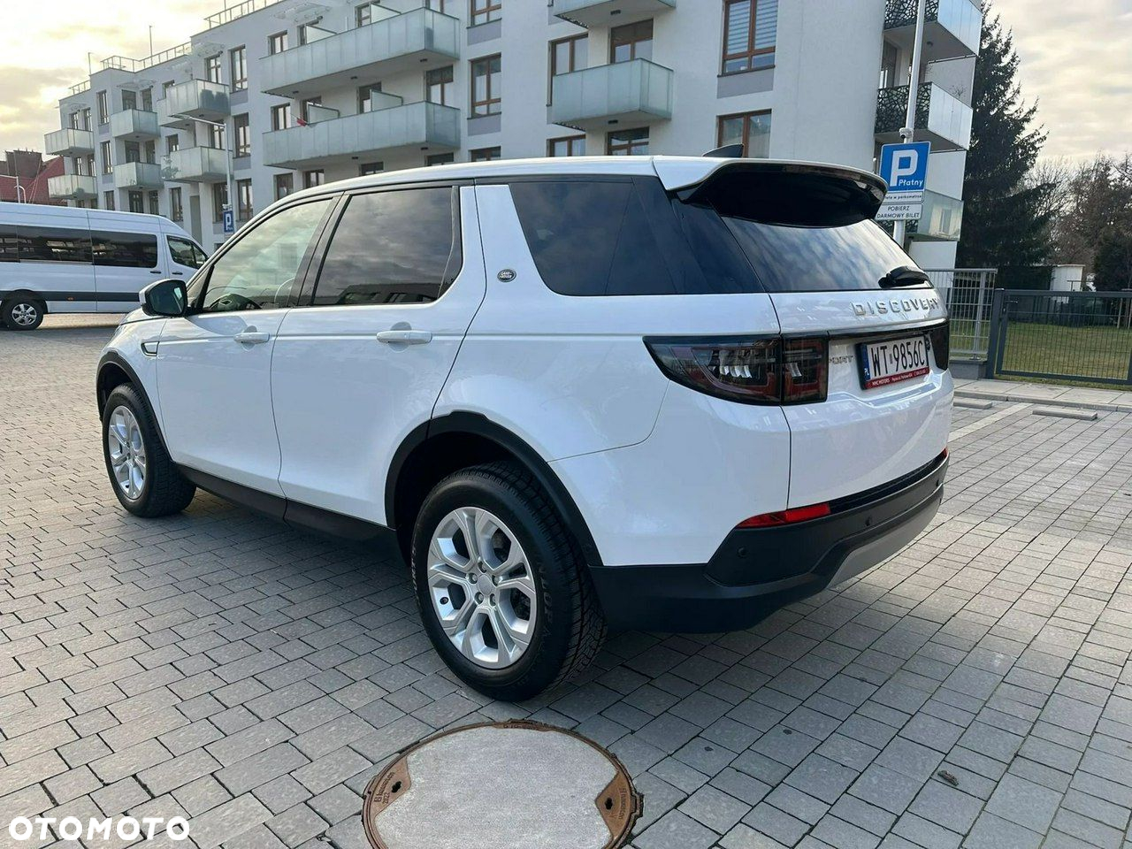 Land Rover Discovery Sport 2.0 P200 mHEV S - 3