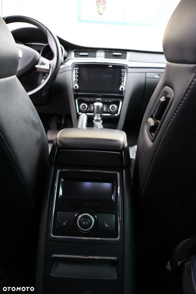 Skoda Superb 2.0 TDI 4x4 Business DSG - 19