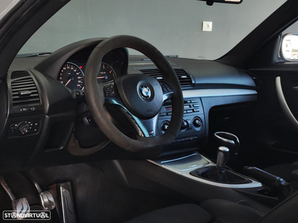 BMW 118 d Limited Edition Lifestyle c/ M Sport Pack - 24