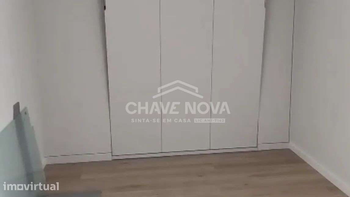 T2 Novo em Santa Marinha (VL8 - Metro Rubi) - Grande imagem: 3/28