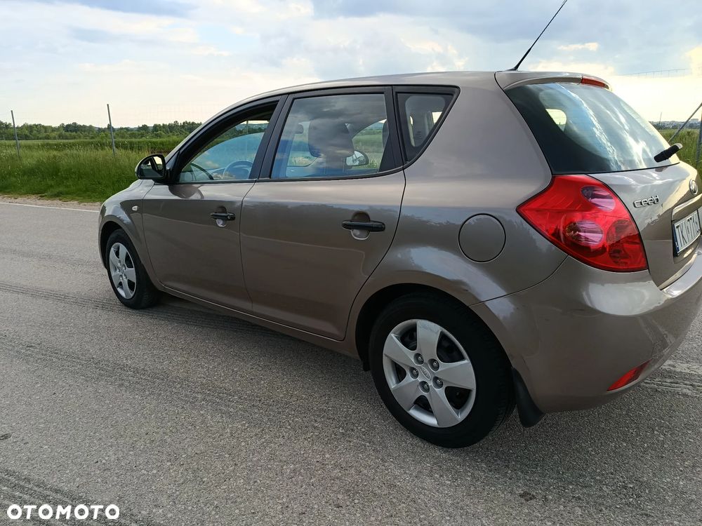 Kia Ceed 1.4 CVVT LX Basis - 4