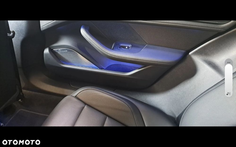 Porsche Taycan 4 Cross Turismo - 12