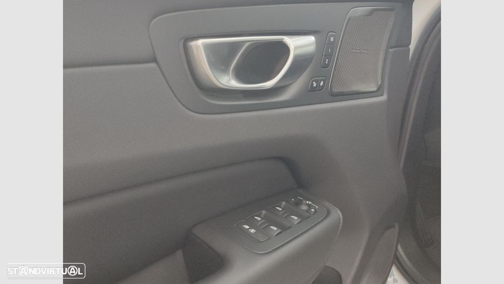 Volvo XC 60 2.0 T6 PHEV Ultimate Dark AWD - 11