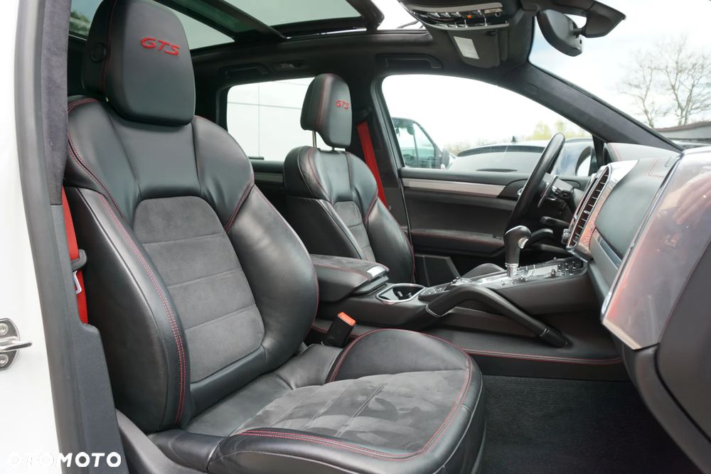 Porsche Cayenne GTS - 21