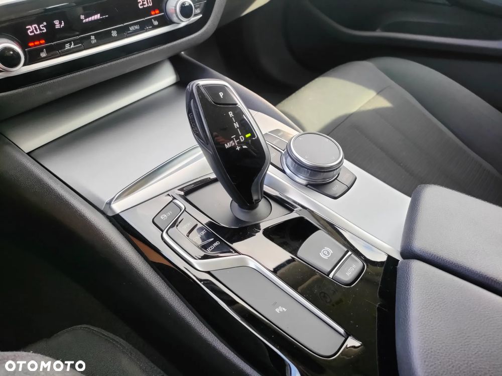 BMW Seria 5 520d - 28
