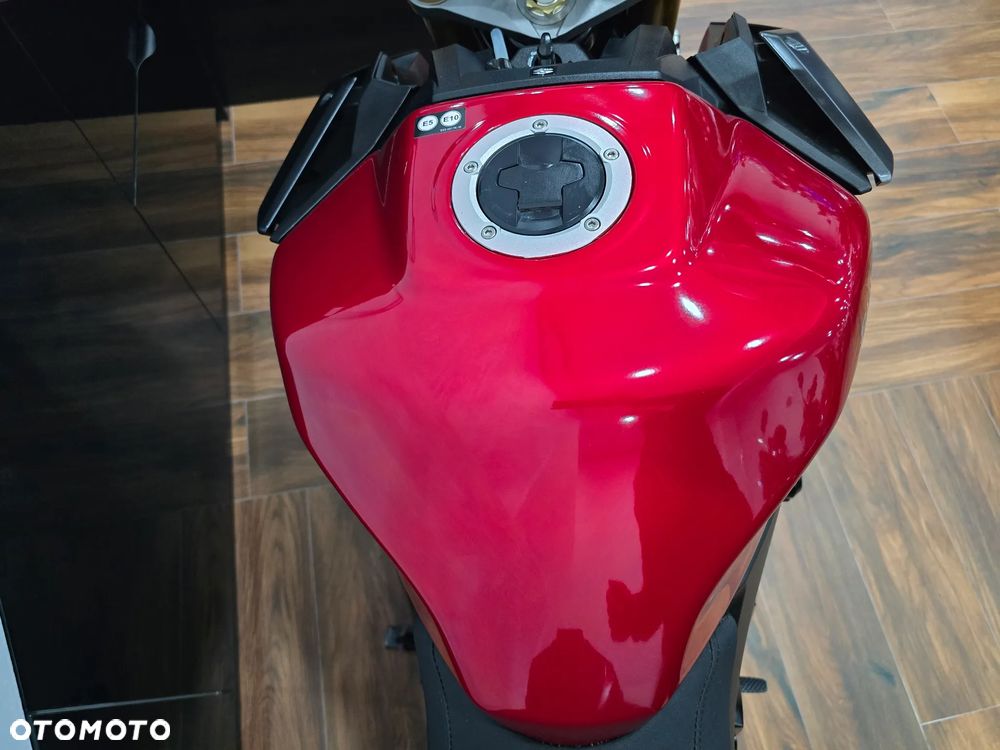 Suzuki GSX - 5