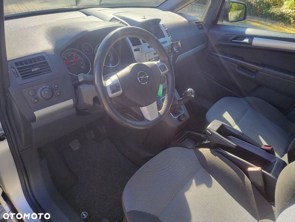 Opel Zafira 1.8 Enjoy - 10