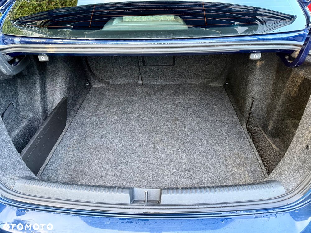 Volkswagen Jetta 1.6 TDI Highline DSG - 26