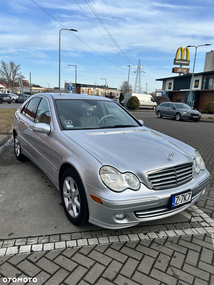Mercedes-Benz Klasa C 280 4Matic Automatik Avantgarde - 29