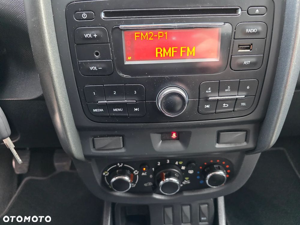 Dacia Duster 1.6 16V 105 4x2 Laureate - 12