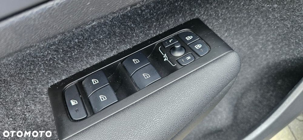 Volvo XC 40 T3 Momentum Pro - 29