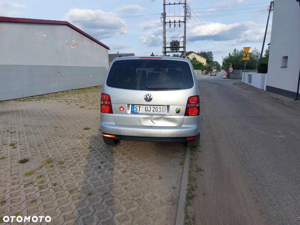 Volkswagen Touran - 8