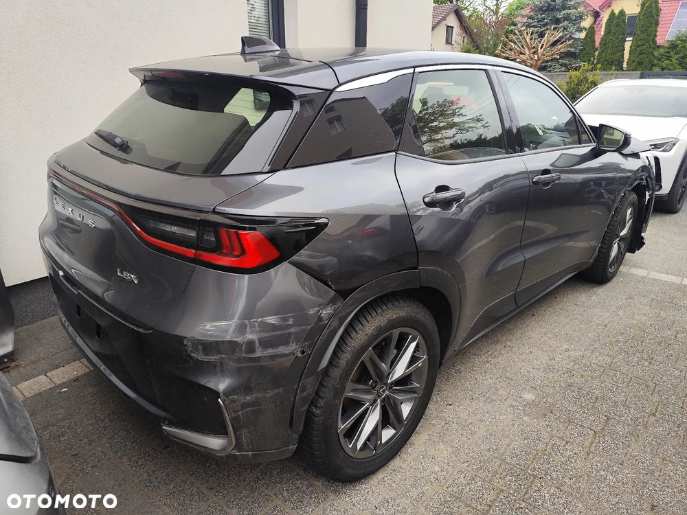 Lexus LBX 1.5 Hybrid - 11
