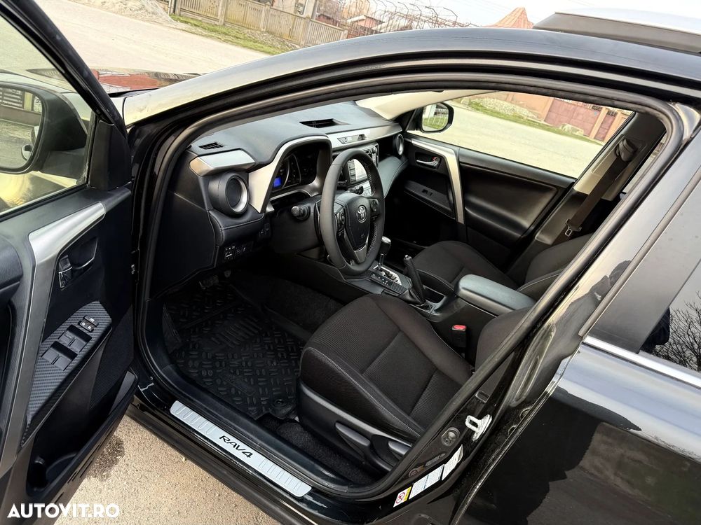 Toyota RAV4 2.2 D-4CAT 4WD Aut Executive - 17