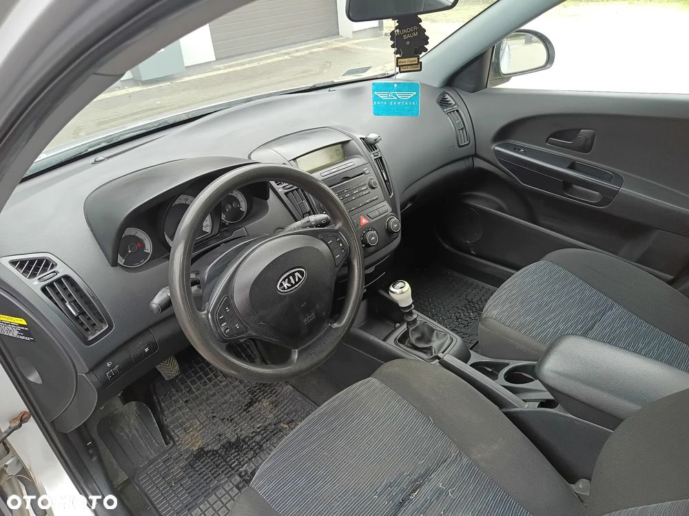 Kia Ceed 2.0 crdi Comfort + - 24