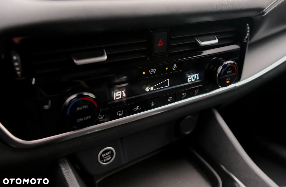 Nissan Qashqai 1.3 DIG-T N-CONNECTA - 29