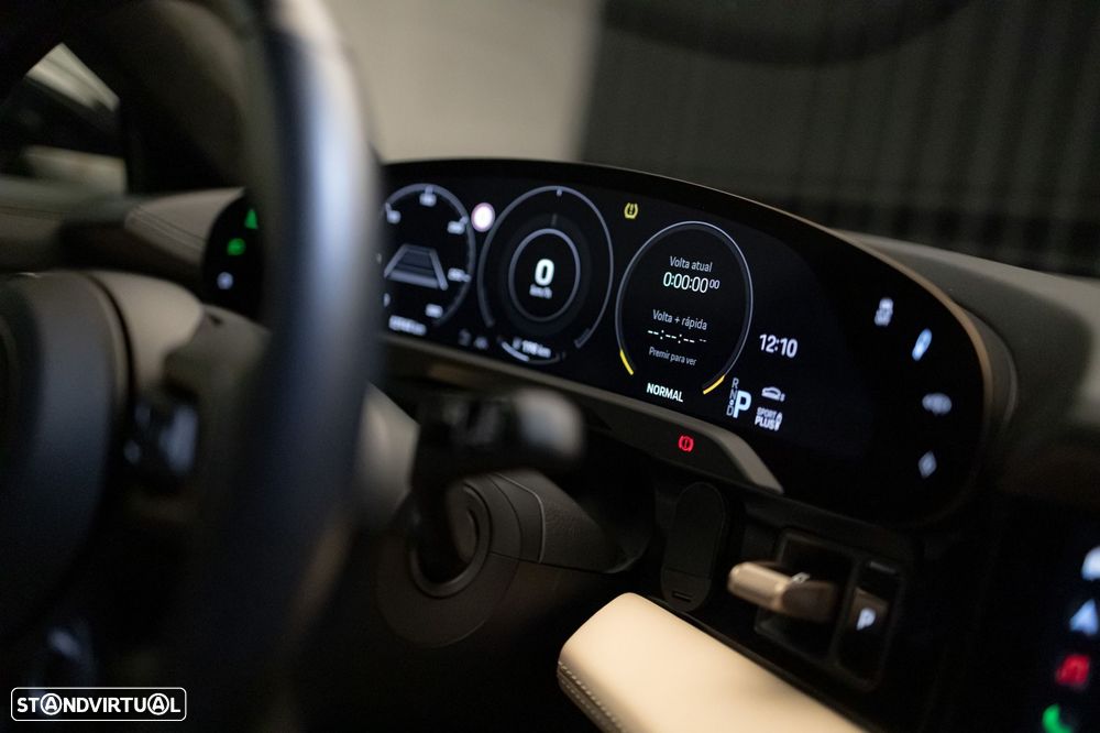 Porsche Taycan Turbo - 24