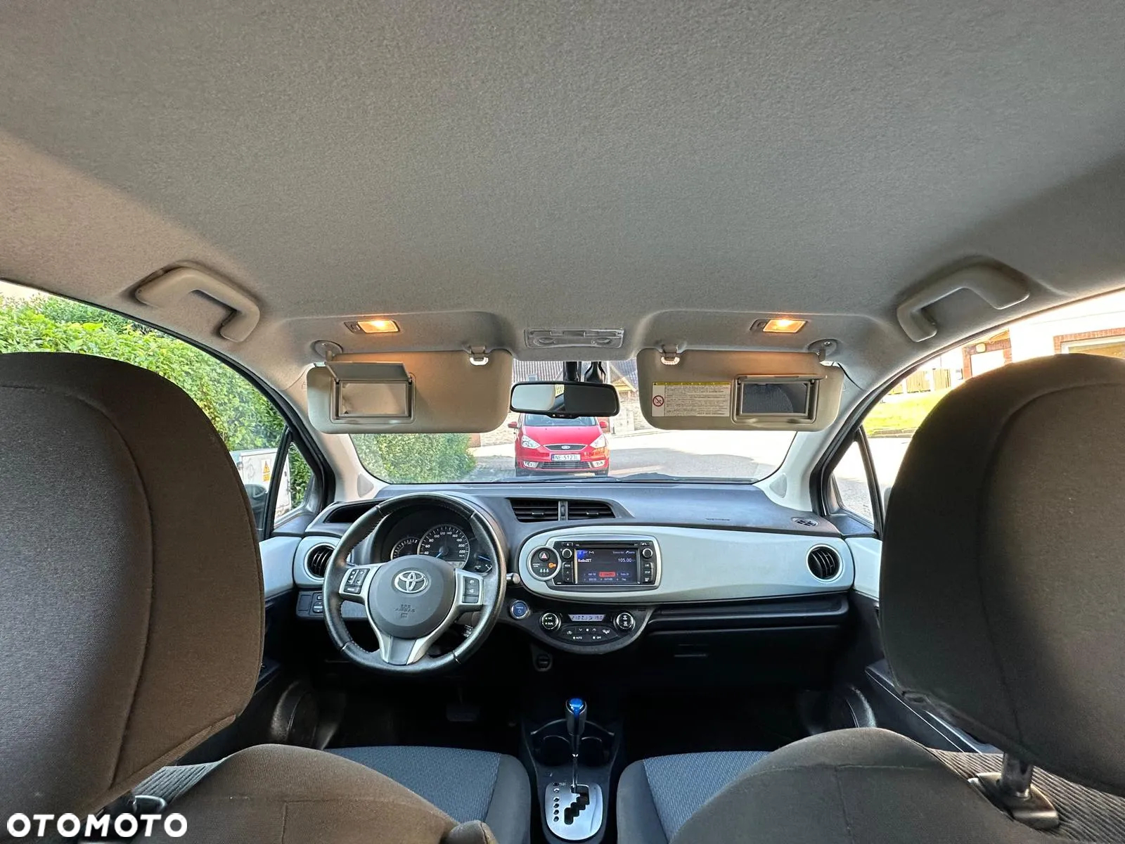 Toyota Yaris Hybrid 100 Business Edition - 10