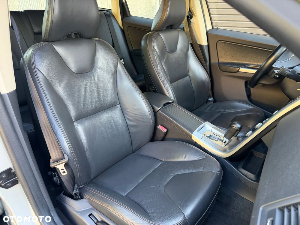 Volvo XC 60 D5 AWD Momentum - 5