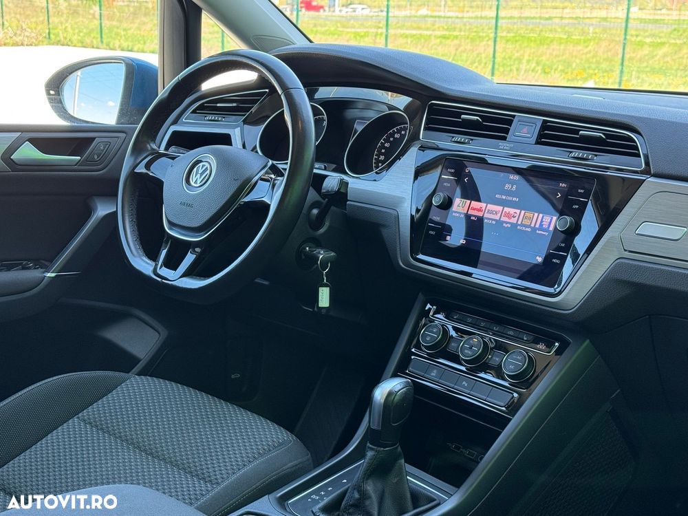 Volkswagen Touran - 11