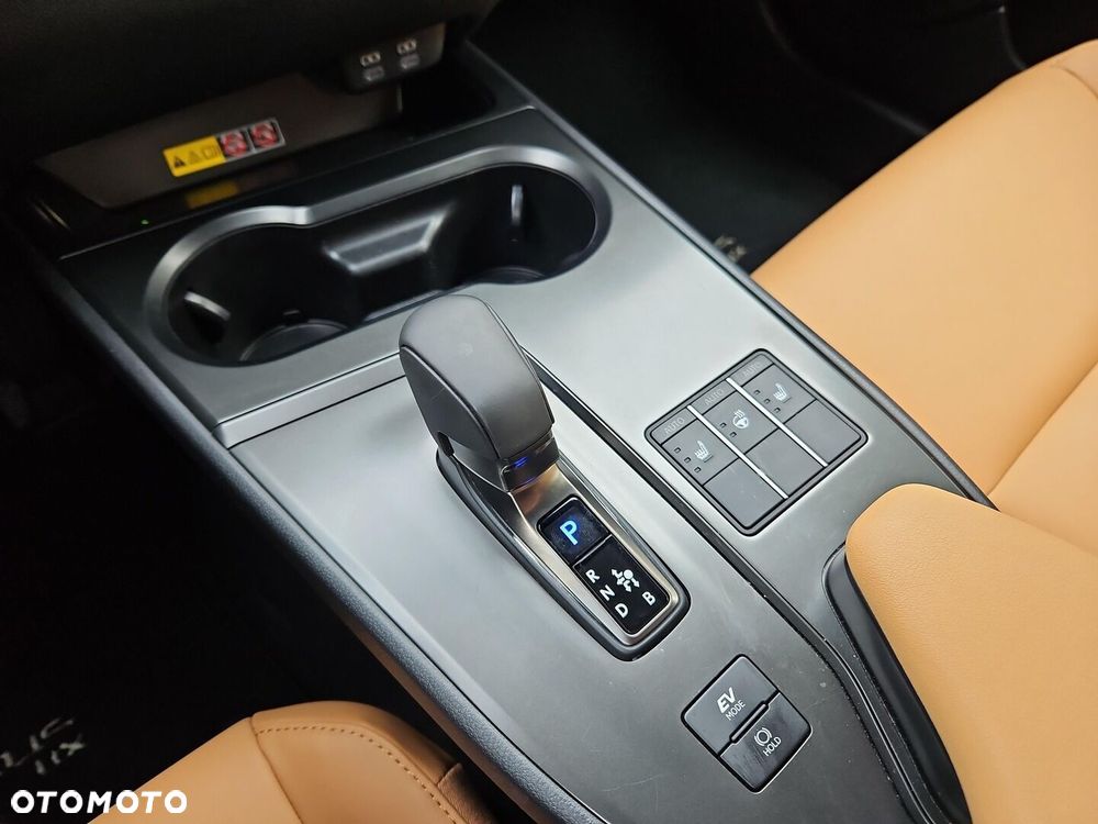 Lexus UX 300h F Sport Design - 18