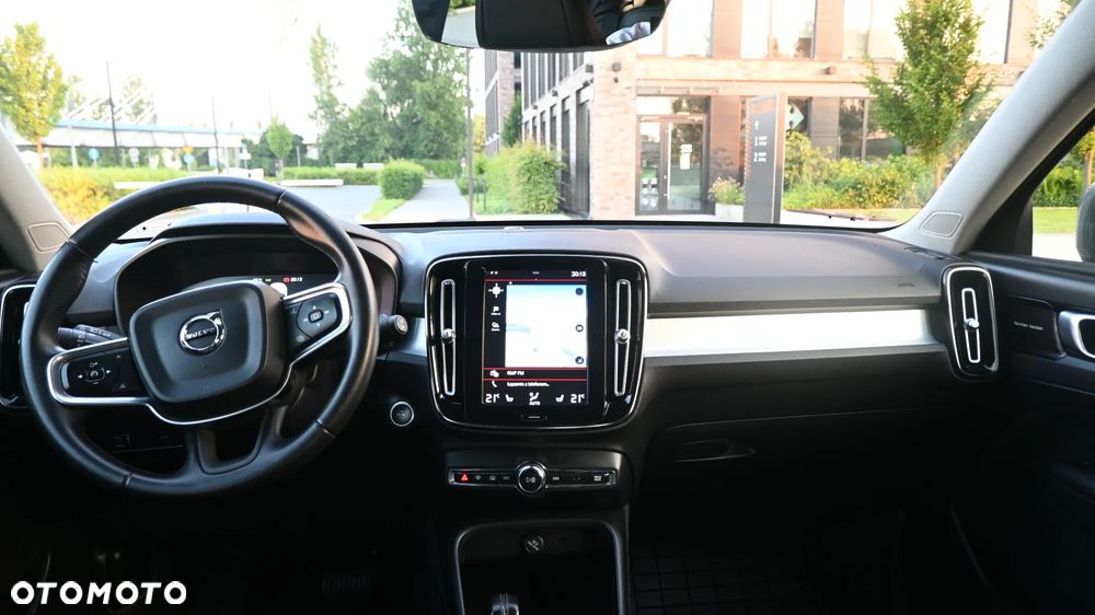 Volvo XC 40 D4 AWD Momentum (Intro Edition) - 25