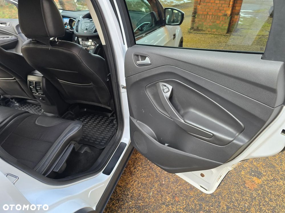 Ford Kuga 1.6 EcoBoost 2x4 Titanium - 21