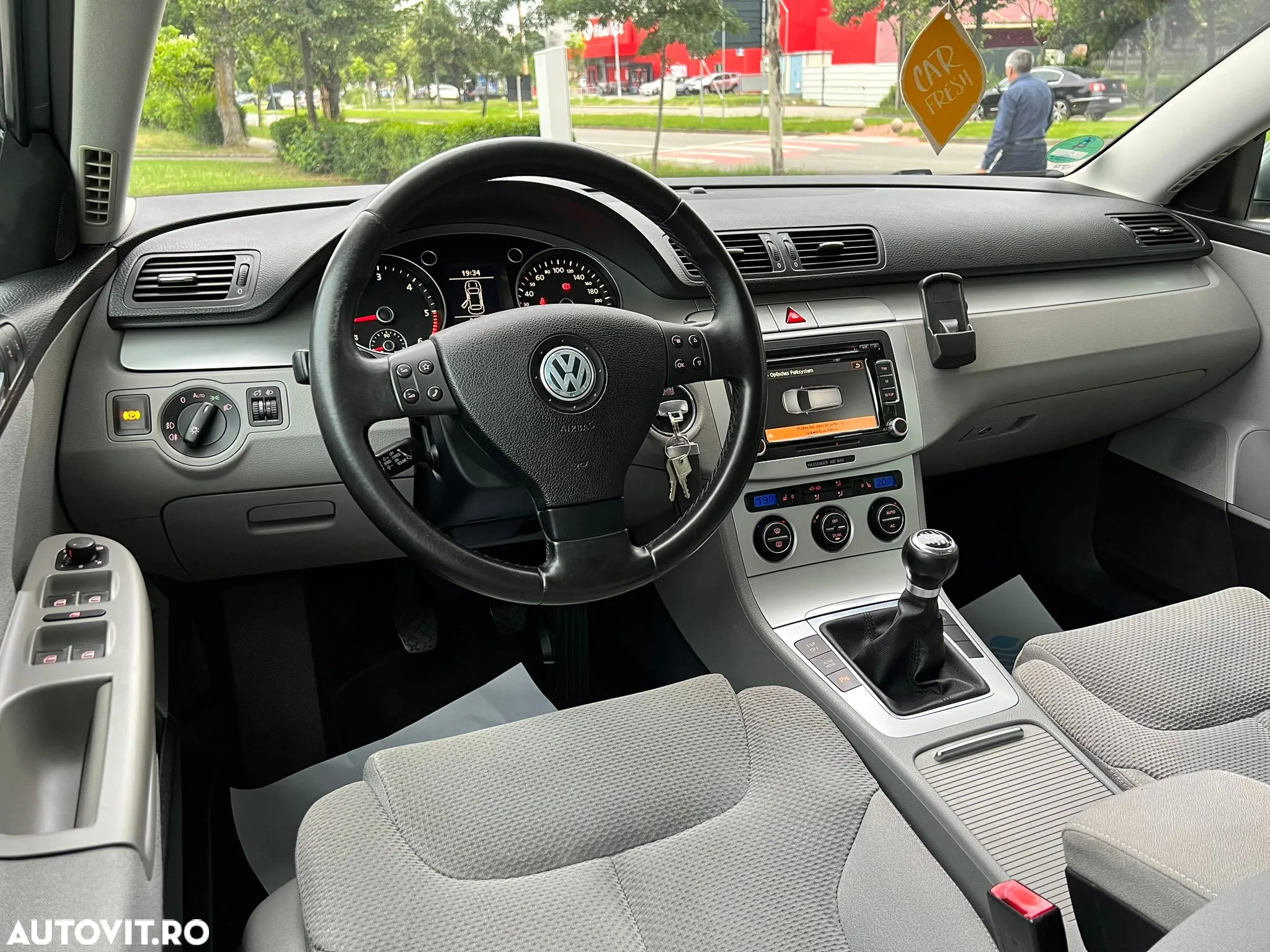 Volkswagen Passat Variant 2.0 TDI BlueMotion Technology DPF Comfortline - 18