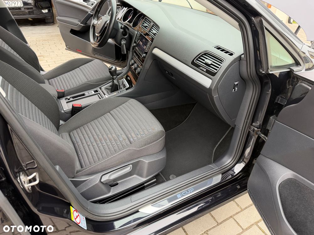 Volkswagen Golf - 31