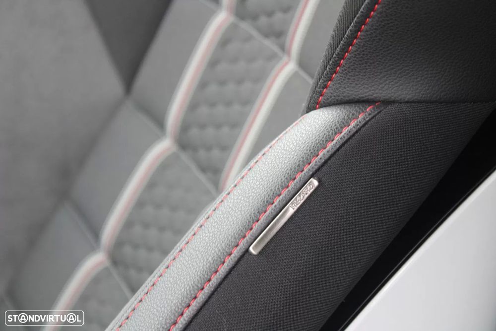 VW Golf GTI Clubsport DSG - 32