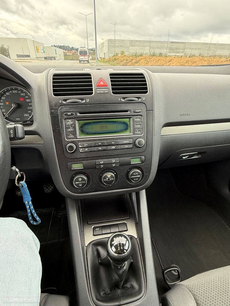 VW Golf 1.6 FSi Confortline - 9