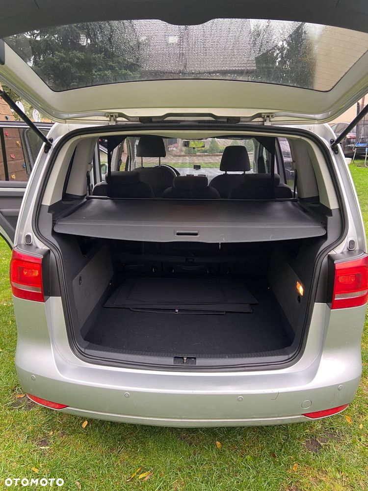 Volkswagen Touran - 12