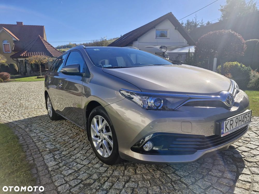 Toyota Auris 2015 photo 2