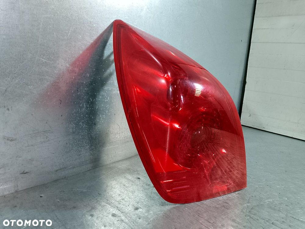 LAMPA TYLNA LEWA NISSAN PRIMERA P12 ( 03-07 ) 89077070 26555AU21B KOMBI - 7
