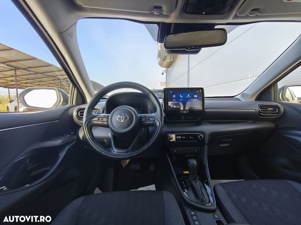 Toyota Yaris 1.5 VVT-i HSD Dynamic Bi-tone - 8