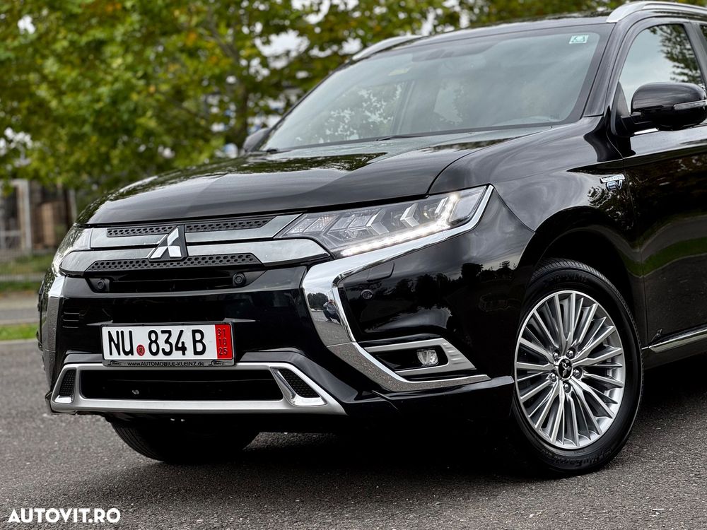 Mitsubishi Outlander 2.4 4WD Plug-In Hybrid Top - 9