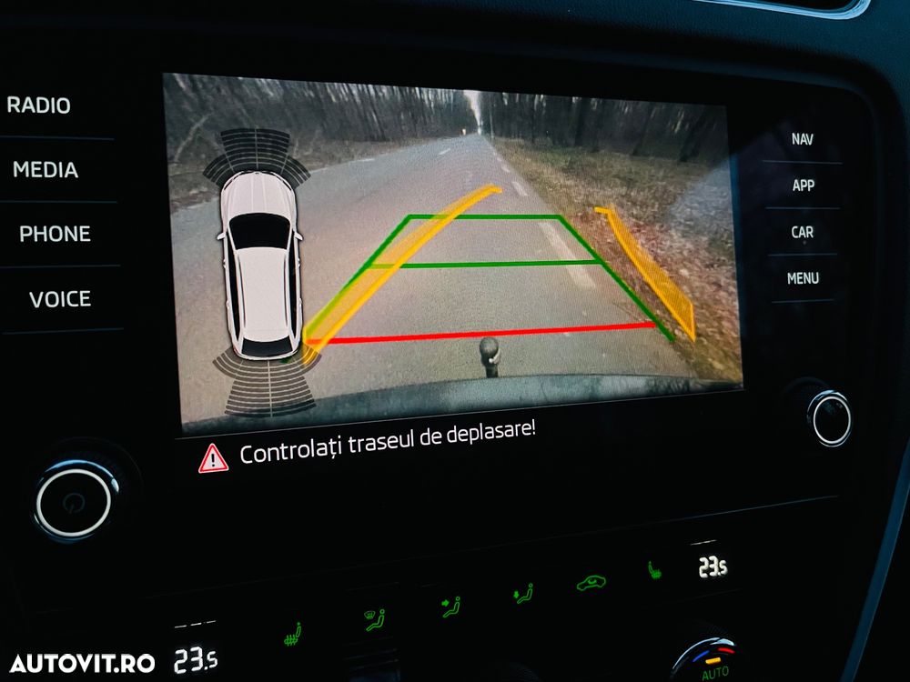 Skoda Octavia Combi Diesel 1.6 TDI DSG Ambition - 8