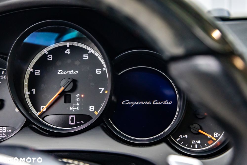 Porsche Cayenne - 26
