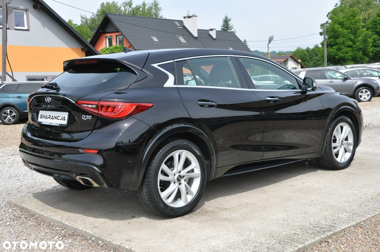 Infiniti Q30 1.6t DCT Premium Tech - 12